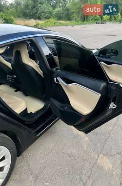 Лифтбек Tesla Model S 2016 в 