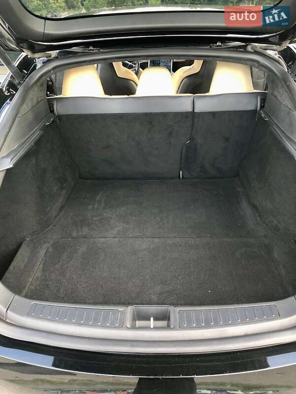 Лифтбек Tesla Model S 2016 в Киеве фото 17 Лифтбек Tesla Model S 2016 в Киеве