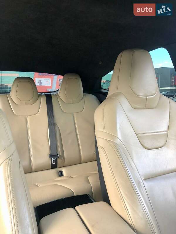 Лифтбек Tesla Model S 2016 в Киеве фото 26 Лифтбек Tesla Model S 2016 в Киеве