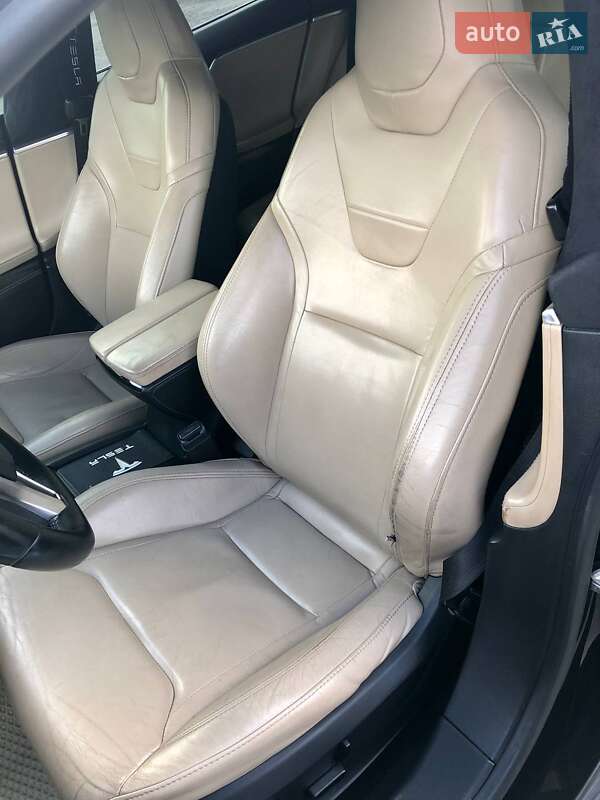 Лифтбек Tesla Model S 2016 в Киеве фото 29 Лифтбек Tesla Model S 2016 в Киеве
