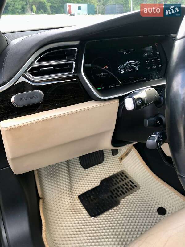 Лифтбек Tesla Model S 2016 в Киеве фото 31 Лифтбек Tesla Model S 2016 в Киеве