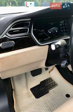 Лифтбек Tesla Model S 2016 в 