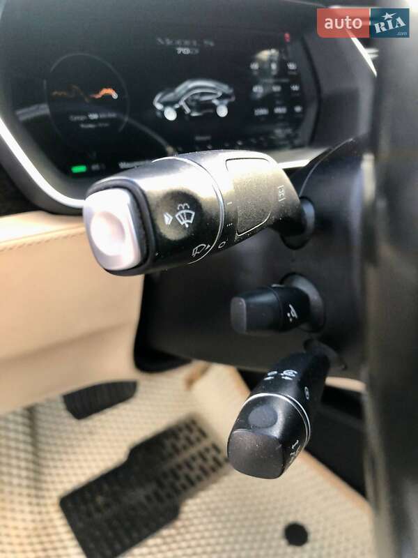 Лифтбек Tesla Model S 2016 в Киеве фото 32 Лифтбек Tesla Model S 2016 в Киеве