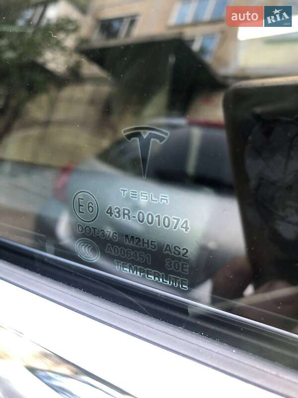 Лифтбек Tesla Model S 2016 в Киеве фото 47 Лифтбек Tesla Model S 2016 в Киеве