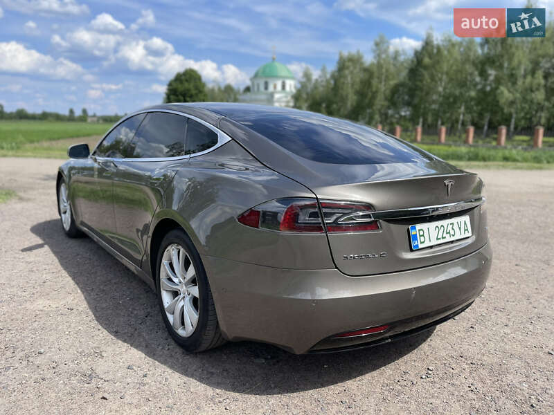 Лифтбек Tesla Model S 2016 в Киеве