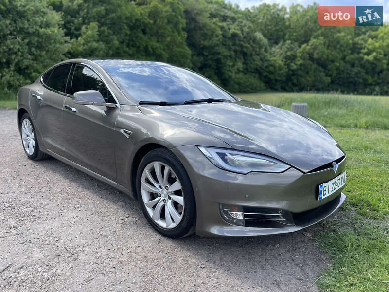 Лифтбек Tesla Model S 2016 в Киеве