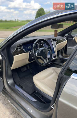 Лифтбек Tesla Model S 2016 в 