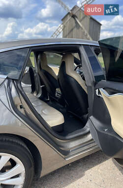 Лифтбек Tesla Model S 2016 в 
