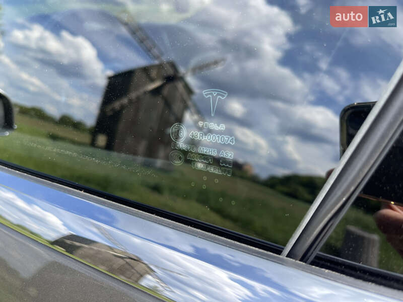 Лифтбек Tesla Model S 2016 в Киеве
