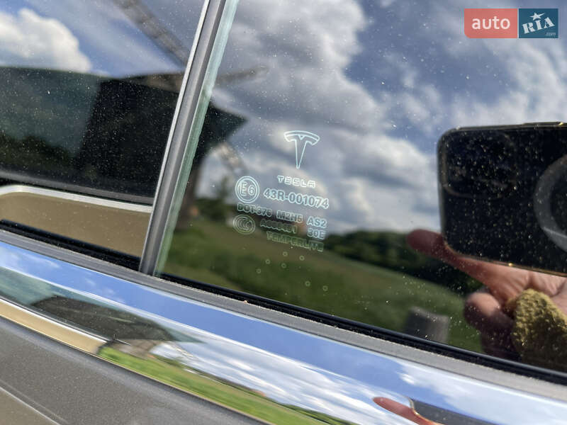 Лифтбек Tesla Model S 2016 в Киеве