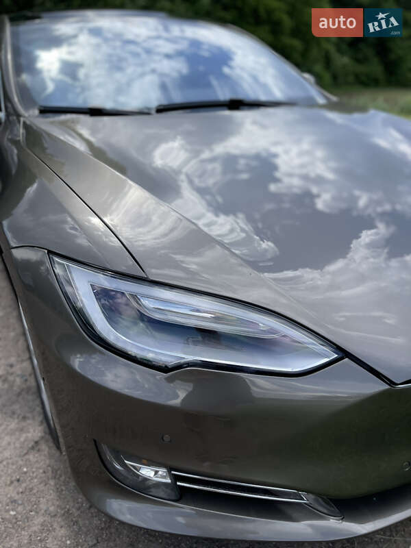 Лифтбек Tesla Model S 2016 в Киеве