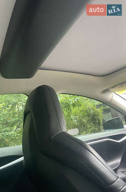 Лифтбек Tesla Model S 2013 в 