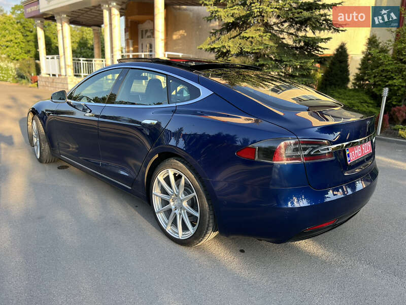 Лифтбек Tesla Model S 2017 в Тернополе