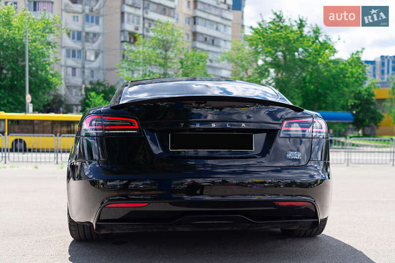 Лифтбек Tesla Model S 2023 в Киеве