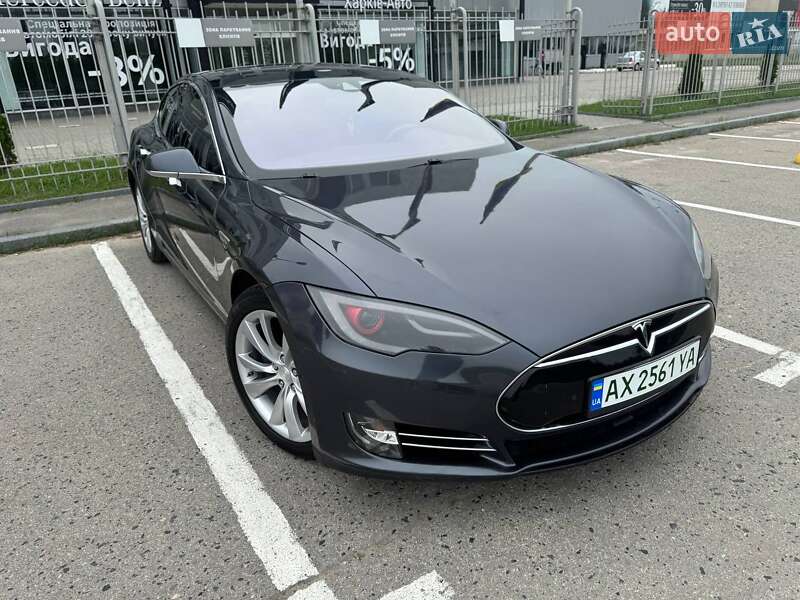 Tesla Model S 2015
