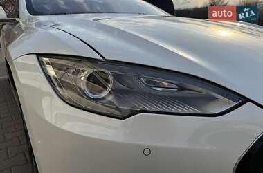 Лифтбек Tesla Model S 2013 в 