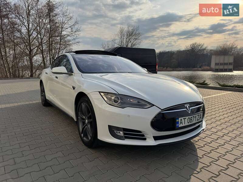 Лифтбек Tesla Model S 2013 в Ивано-Франковске