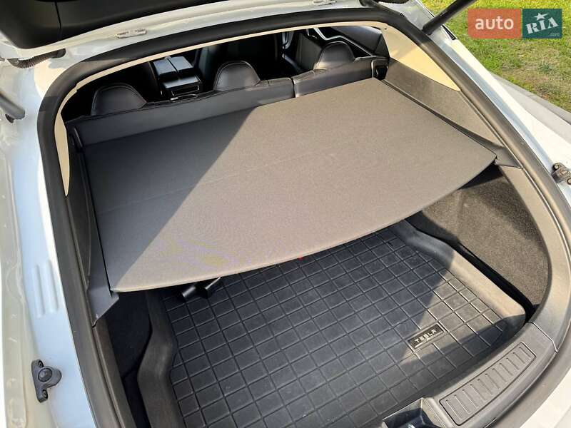 Лифтбек Tesla Model S 2013 в Ивано-Франковске