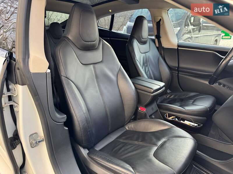 Лифтбек Tesla Model S 2013 в Ивано-Франковске