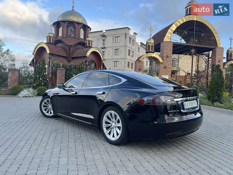 Лифтбек Tesla Model S 2016 в Черноморске