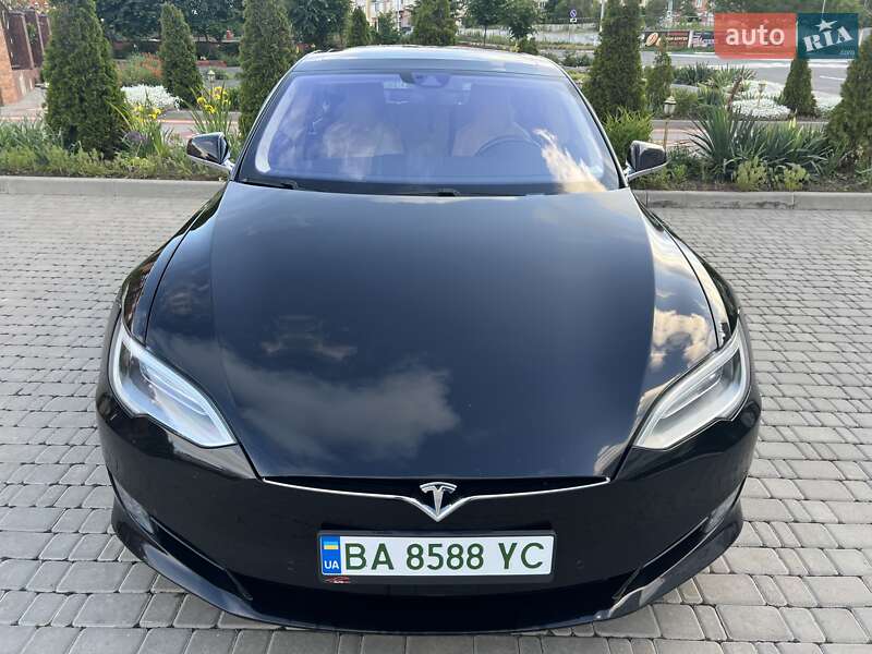 Лифтбек Tesla Model S 2016 в Черноморске