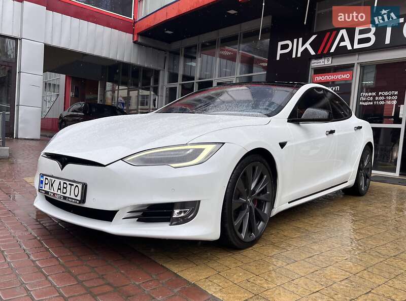 Ліфтбек Tesla Model S 2020 в Львові