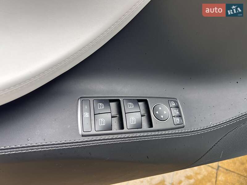 Ліфтбек Tesla Model S 2020 в Львові