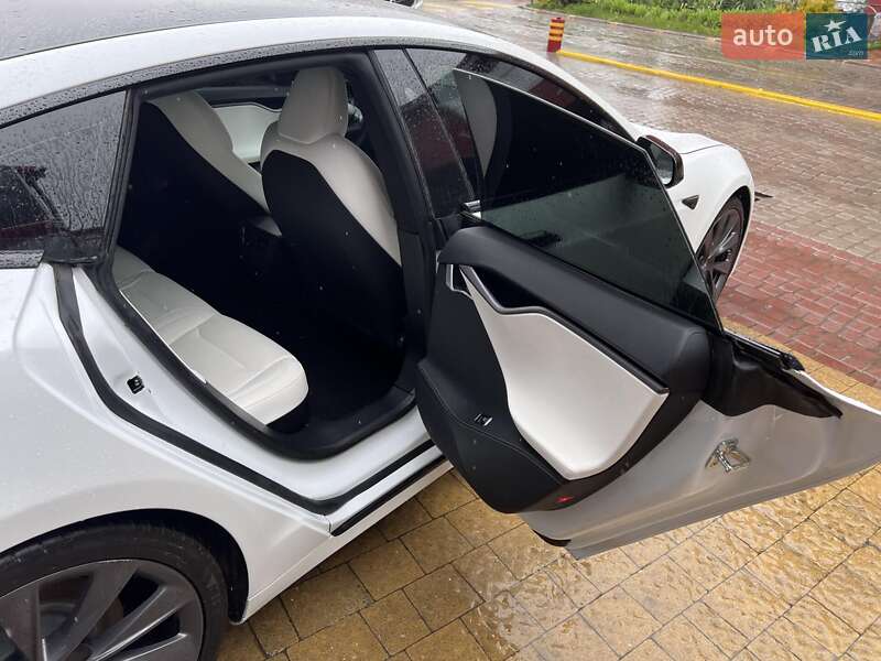 Ліфтбек Tesla Model S 2020 в Львові