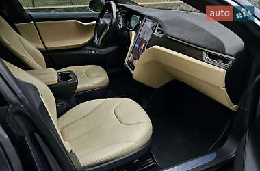 Лифтбек Tesla Model S 2015 в 