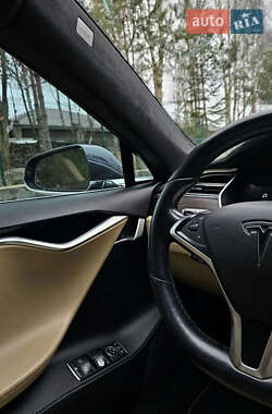 Лифтбек Tesla Model S 2015 в 