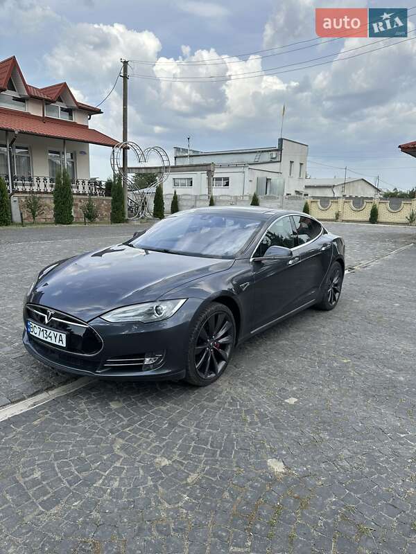 Tesla Model S 2015