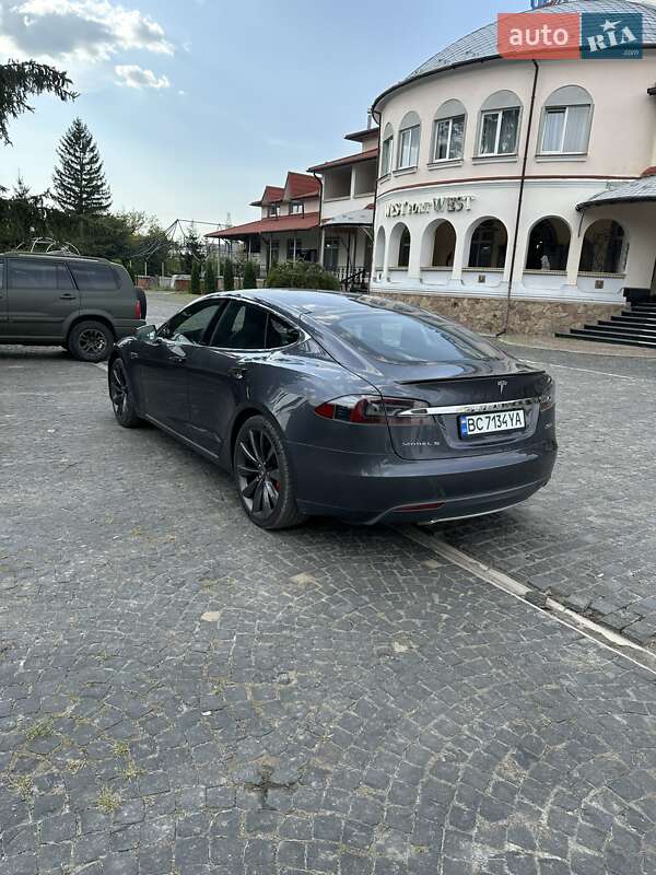 Ліфтбек Tesla Model S 2015 в Золочеві