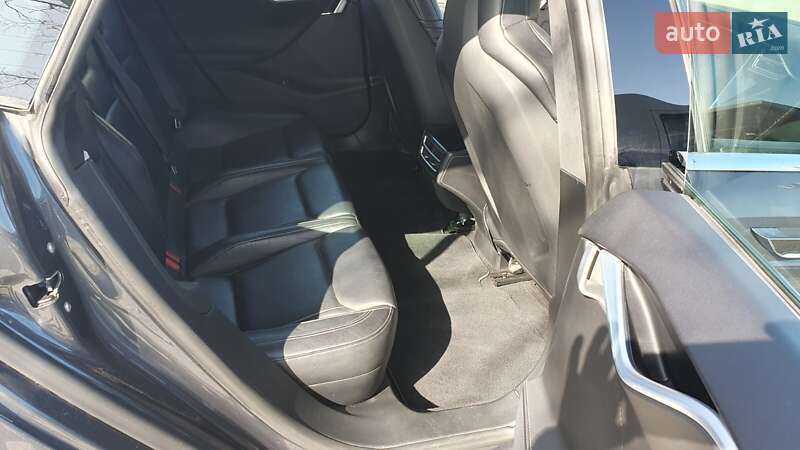 Ліфтбек Tesla Model S 2015 в Золочеві