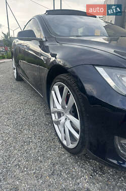 Ліфтбек Tesla Model S 2015 в Чернівцях