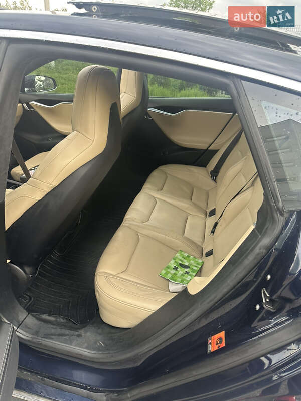 Ліфтбек Tesla Model S 2015 в Чернівцях