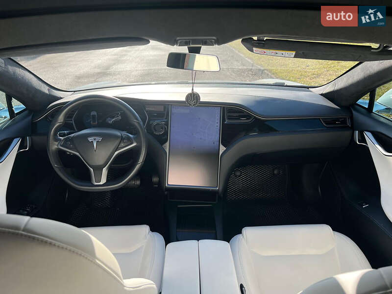 Лифтбек Tesla Model S 2020 в 