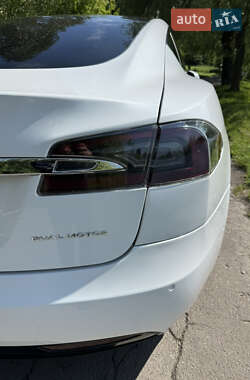 Лифтбек Tesla Model S 2020 в 