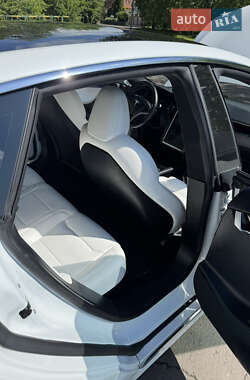 Лифтбек Tesla Model S 2020 в 