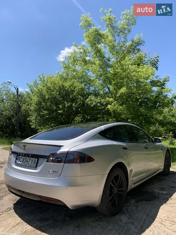 Ліфтбек Tesla Model S 2017 в Львові