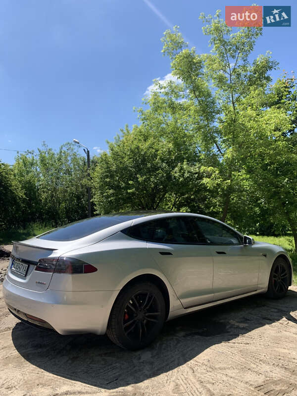 Ліфтбек Tesla Model S 2017 в Львові