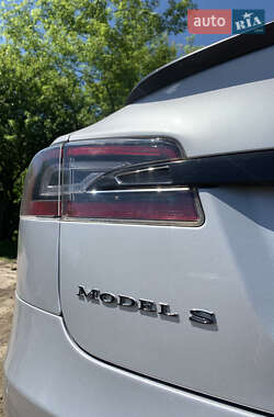 Лифтбек Tesla Model S 2017 в 
