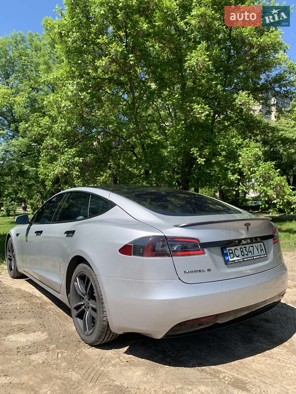 Ліфтбек Tesla Model S 2017 в Львові
