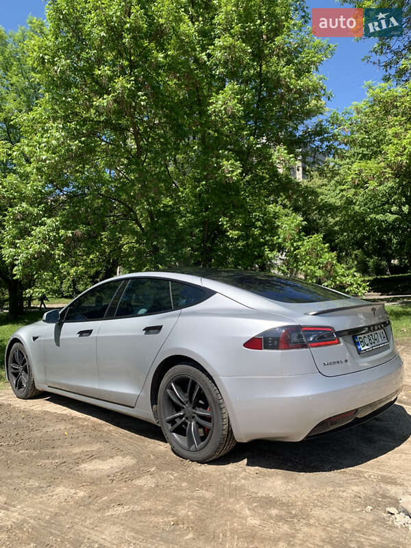 Ліфтбек Tesla Model S 2017 в Львові