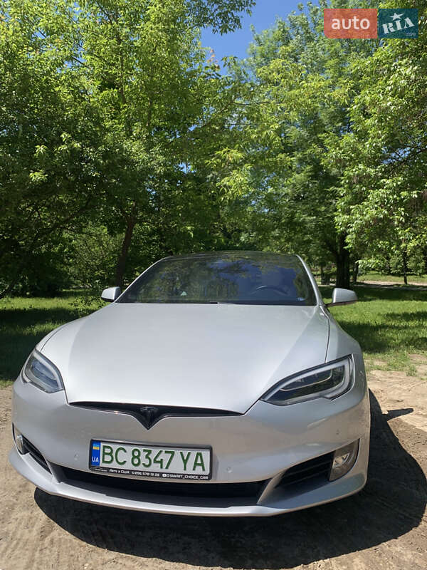 Ліфтбек Tesla Model S 2017 в Львові