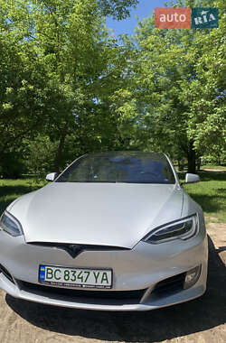 Лифтбек Tesla Model S 2017 в 