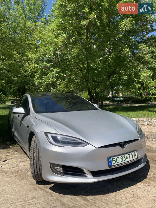 Ліфтбек Tesla Model S 2017 в Львові
