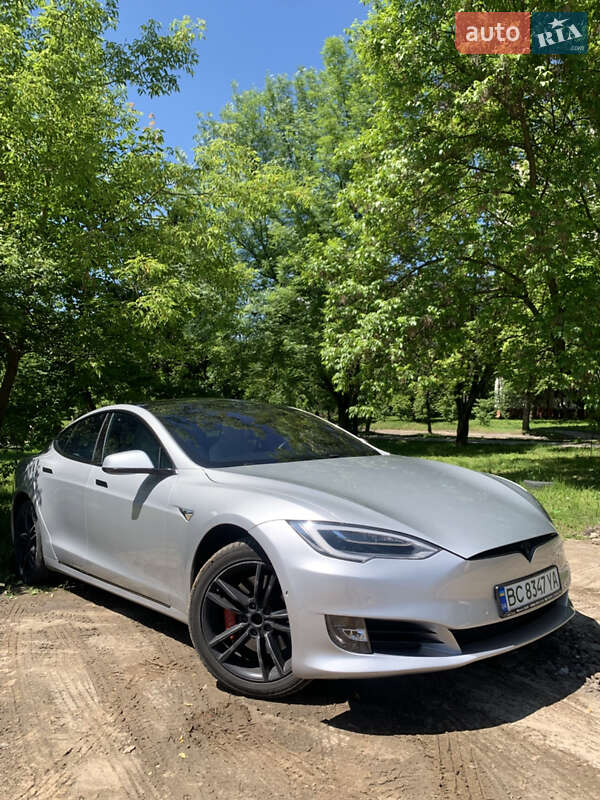 Лифтбек Tesla Model S 2017 в 