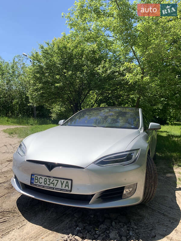 Ліфтбек Tesla Model S 2017 в Львові