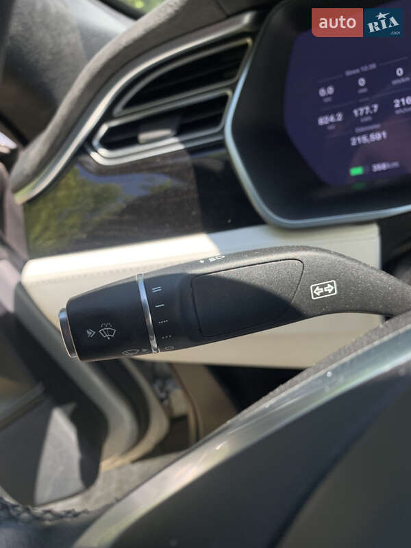 Ліфтбек Tesla Model S 2017 в Львові