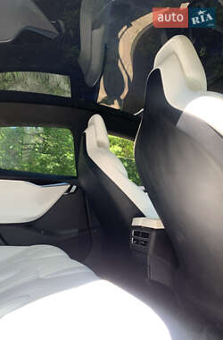 Лифтбек Tesla Model S 2017 в 